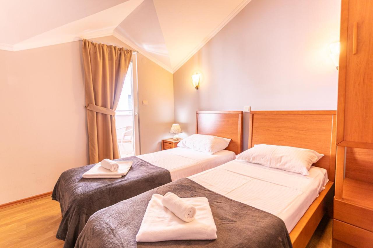 Guest House Perper Tivat Buitenkant foto